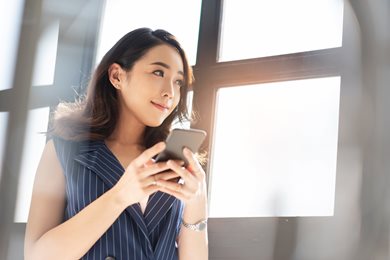 woman holding a smartphone