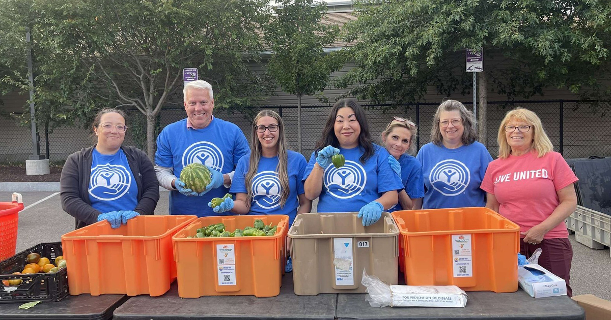 BankFive volunteers at Mobile Market NB